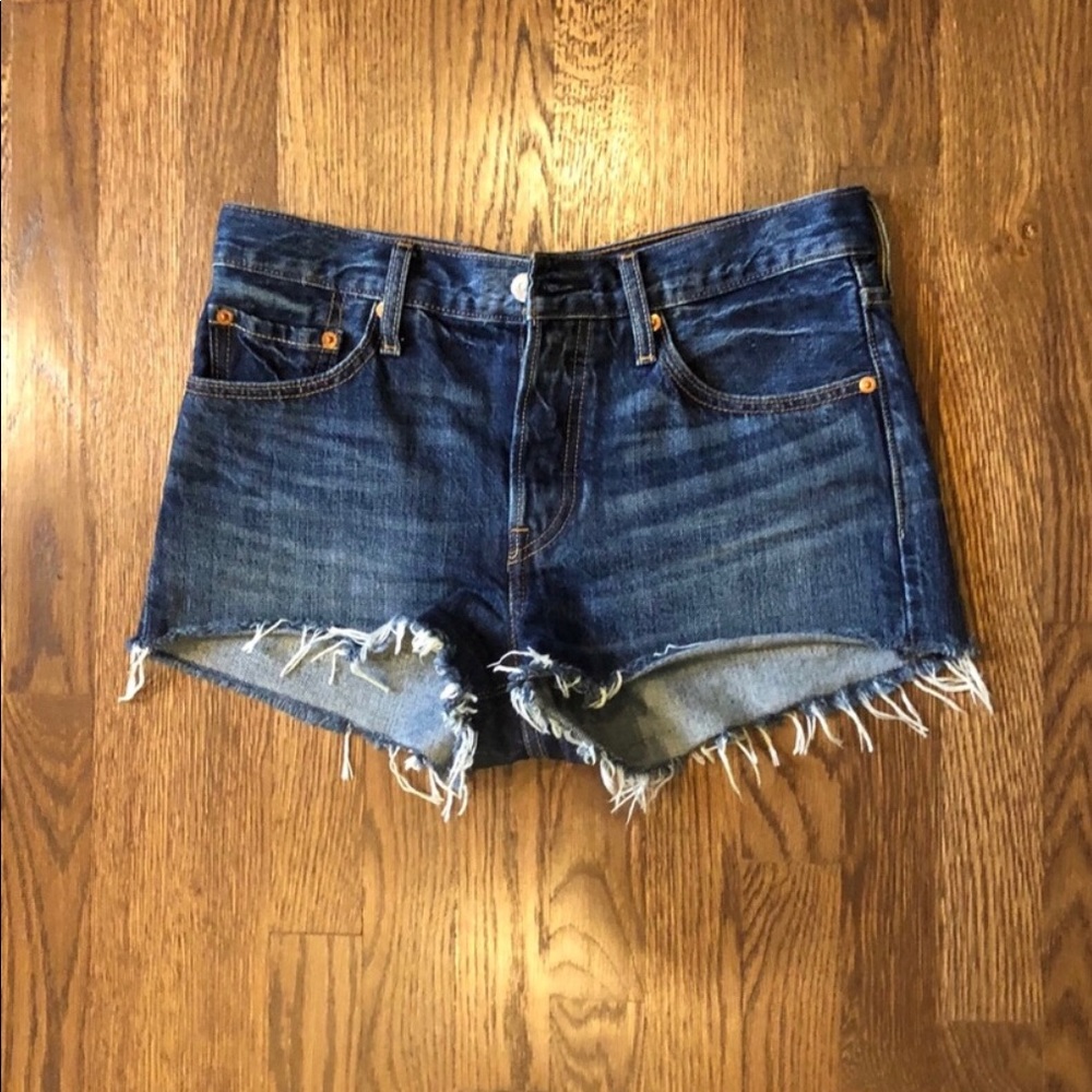 Levi shorts size 27